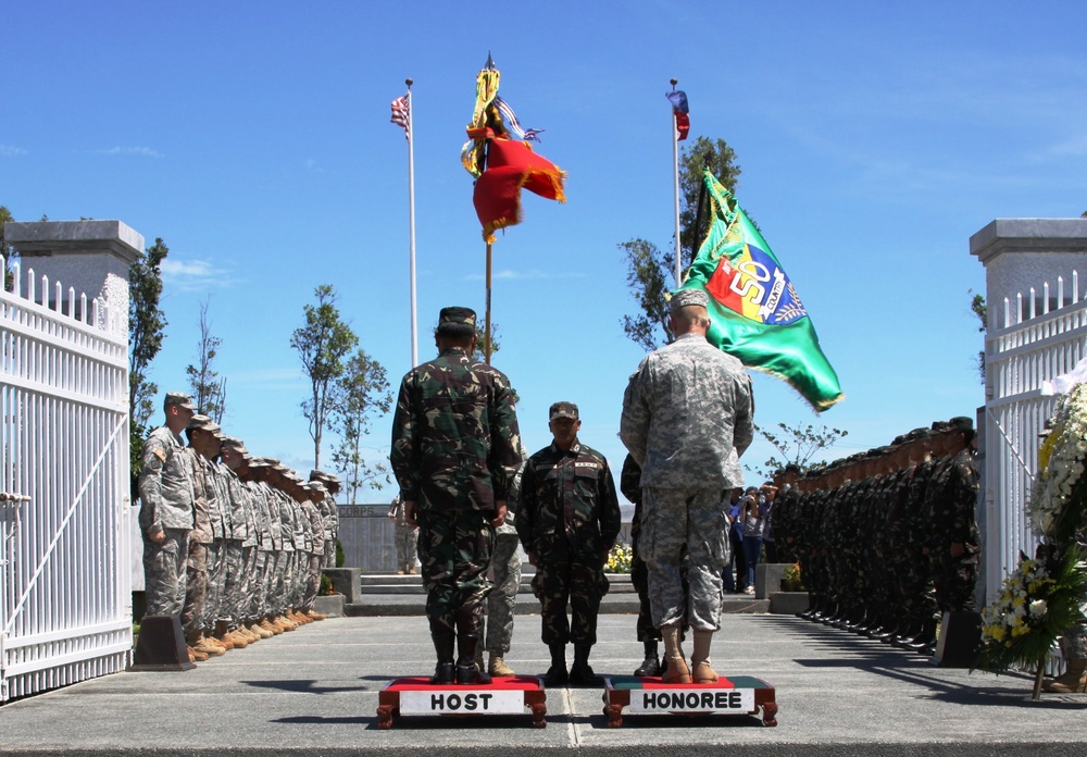 Philippine, U.S. soldiers pay respect to World War II POW Camp