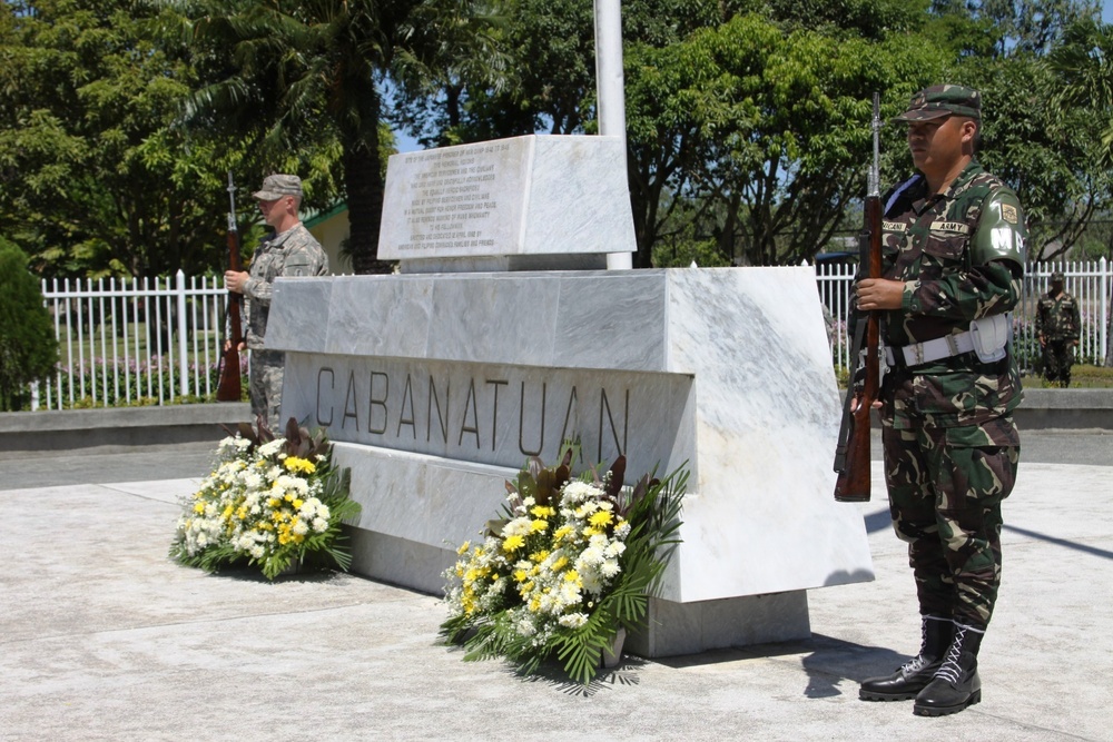 Philippine, U.S. soldiers pay respect to World War II POW Camp