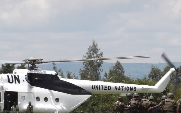 CJTF-HOA, Rwandan Defense Force personnel exchange best practices