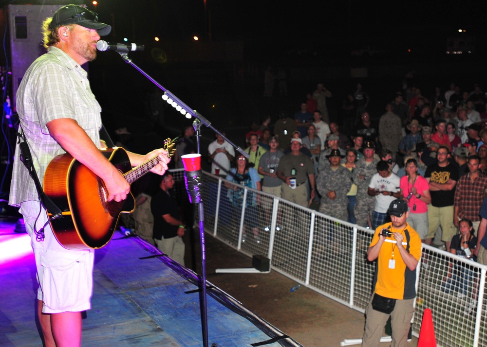 Award-winning country music superstar Toby Keith performs for 2500 Army, Navy, Air Force, Marines, French military, Japanese military, and civilian employees at Camp Lemonnier