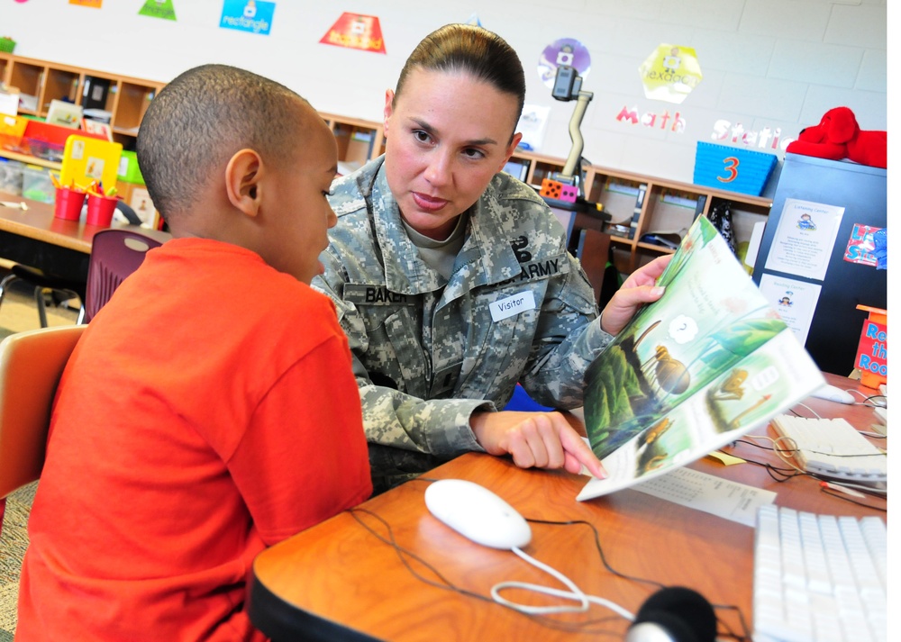 Currahees visit Clarksville Elementary School