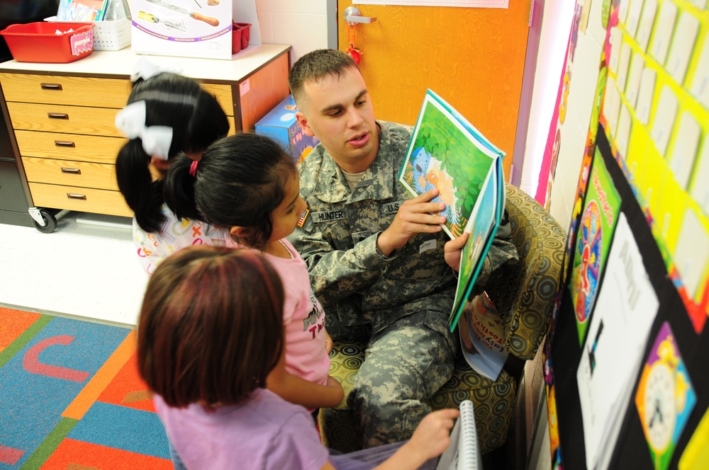 Currahees visit Clarksville Elementary School