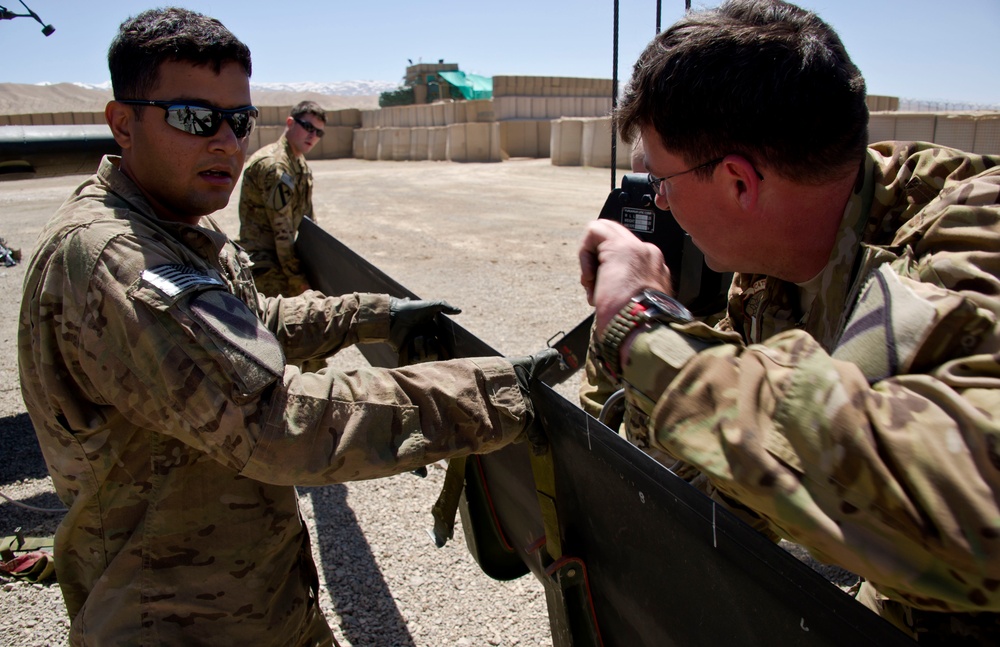 Spearhead maintainers come together as a team to save the day