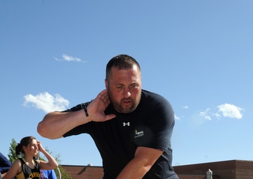 Army veteran volunteers with Fort Carson middle school students
