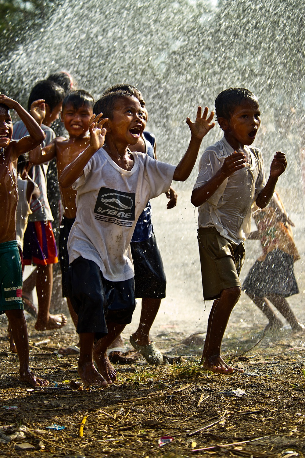 Balikatan 2012 Philippine and US Marine forces make it rain