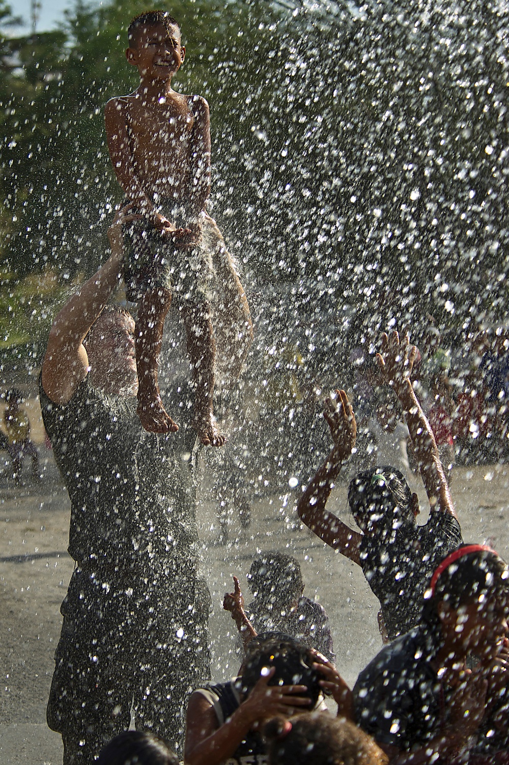 Balikatan 2012 Philippine and US Marine forces make it rain