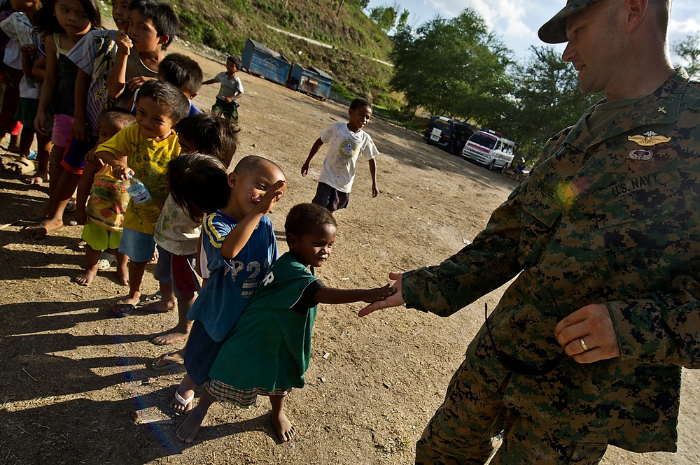 Balikatan 2012 Philippine and US Marine forces make it rain