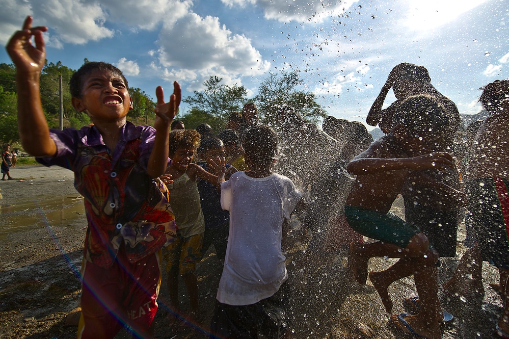 Balikatan 2012 Philippine and U.S. Marine forces make it rain