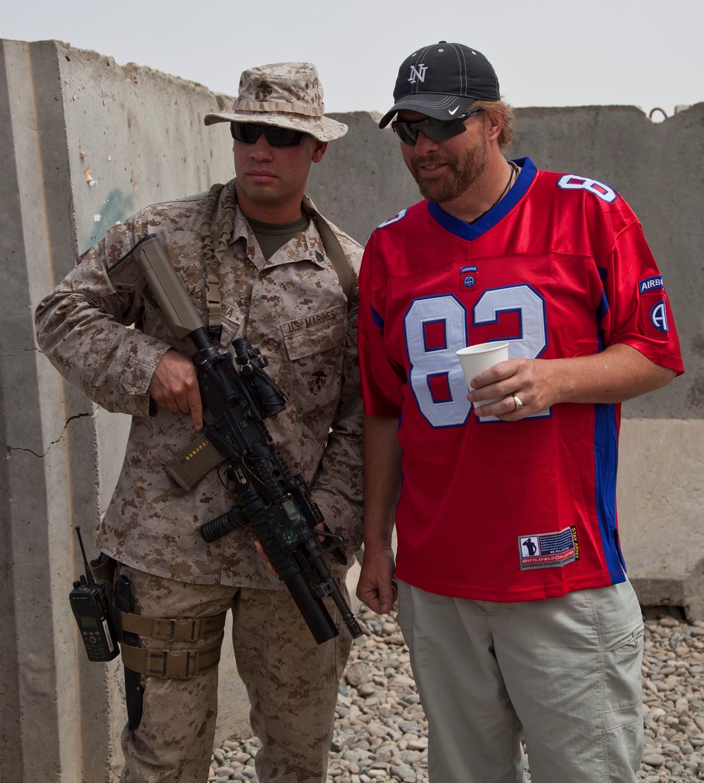 Toby Keith plays for US service members aboard Camp Dwyer