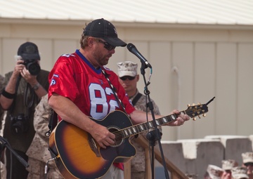 Toby Keith plays for US service members aboard Camp Dwyer