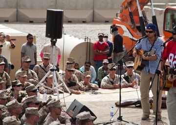 Toby Keith plays for US service members aboard Camp Dwyer