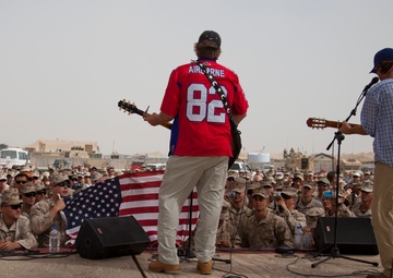 Toby Keith plays for US service members aboard Camp Dwyer