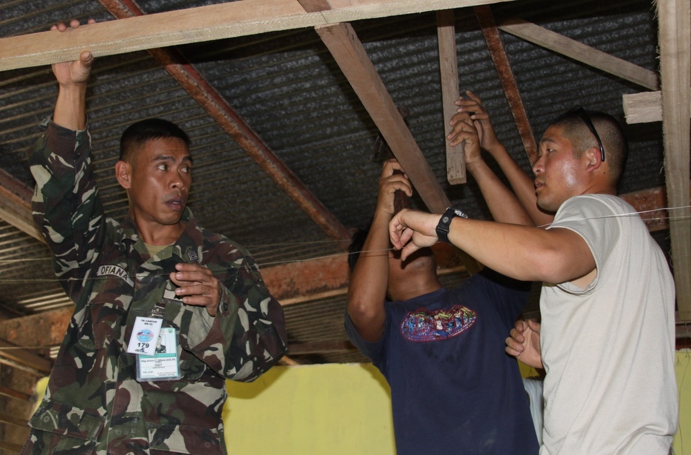 Filipino volunteers learn new trade to build up community
