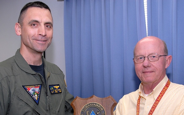 ASD Misawa receives supply Blue “E” Award