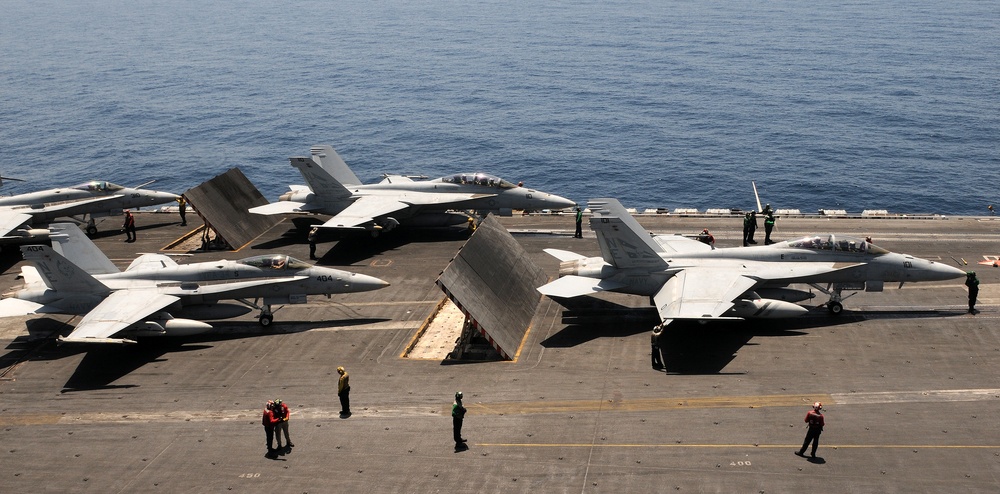 USS Abraham Lincoln flight deck