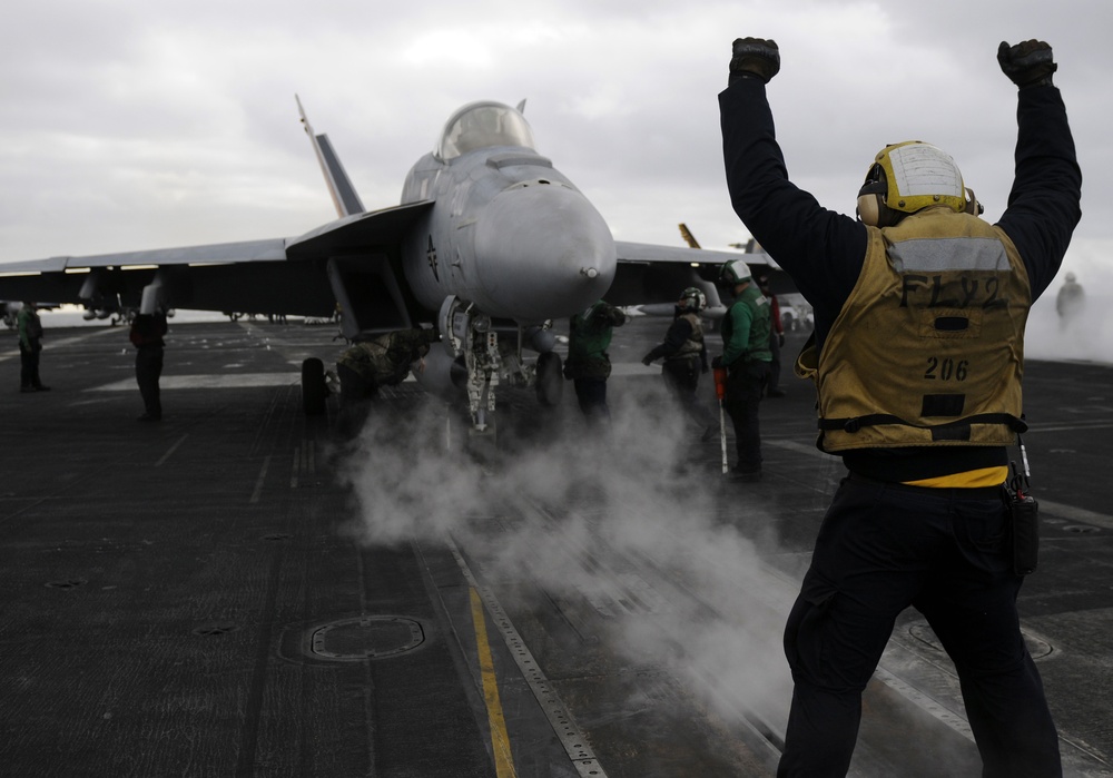 F/A-18E Super Hornet launch aboard USS Carl Vinson