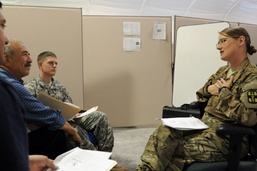 Team trains to help soldiers react to combat stress