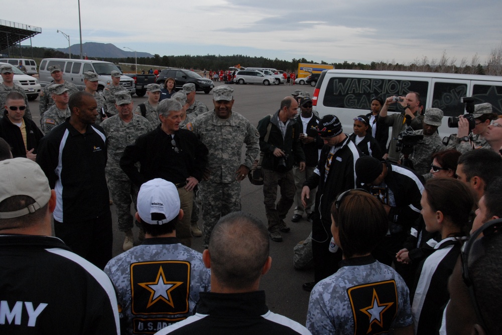 Secretary of the Army meets Army Cycling Team