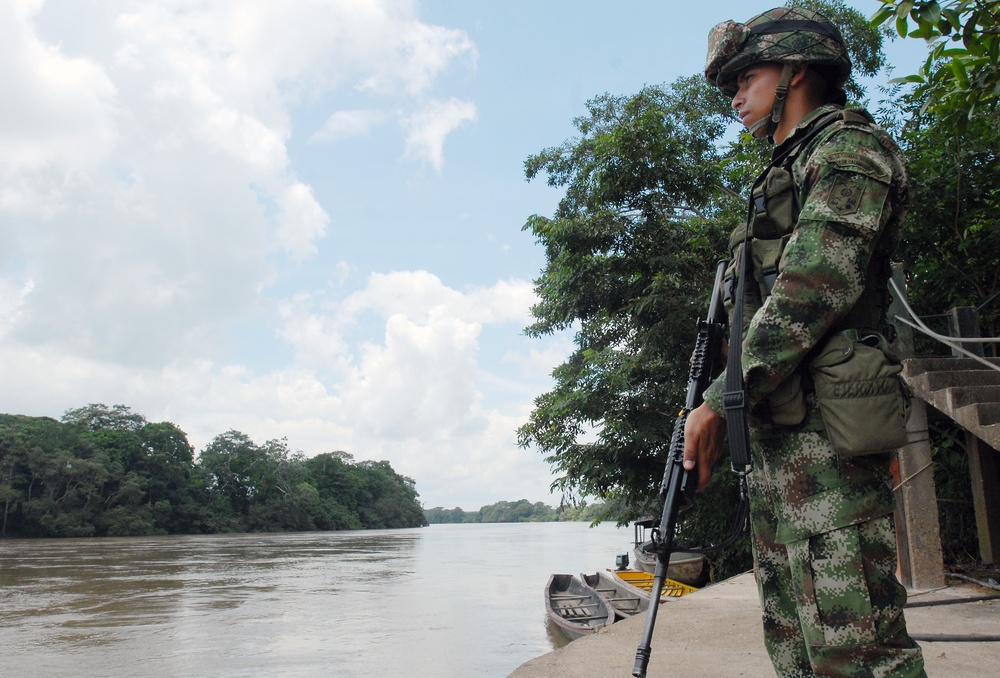 Colombian military, US Army civil affairs team up to help Colombian residents along remote countryside