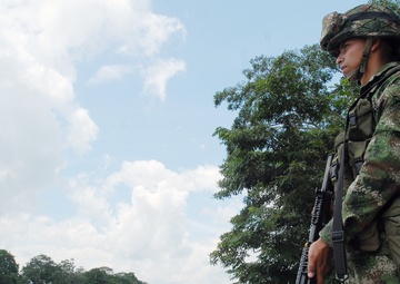 Colombian military, US Army civil affairs team up to help Colombian residents along remote countryside