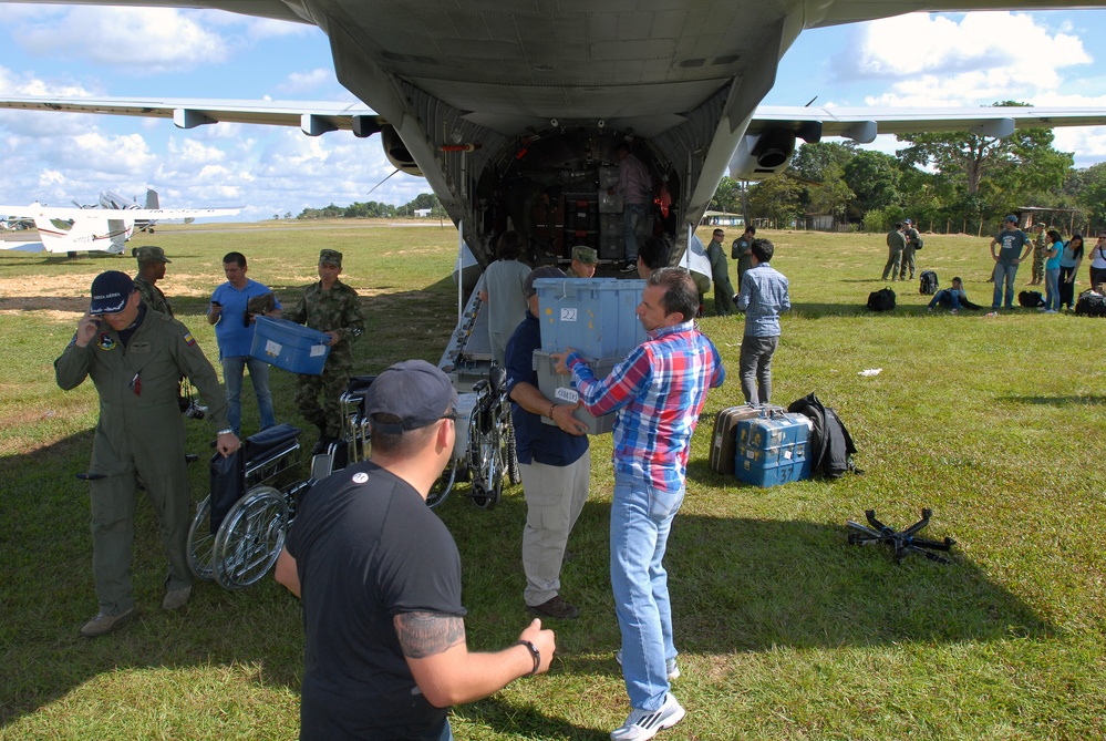 Colombian military, US Army civil affairs team up to help Colombian residents along remote countryside
