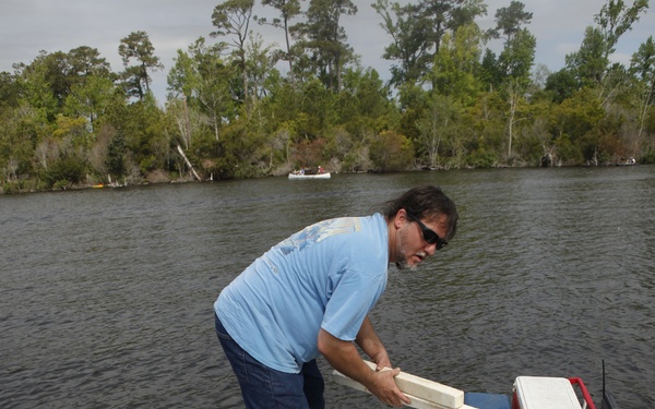 Volunteers 'Splash for Trash'