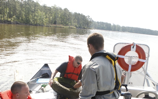 Volunteers 'Splash for Trash'
