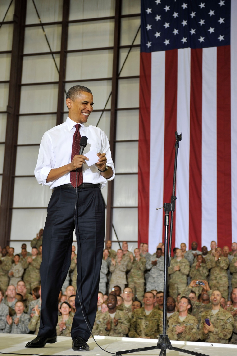 Obama makes surprise visit to Bagram Air Field