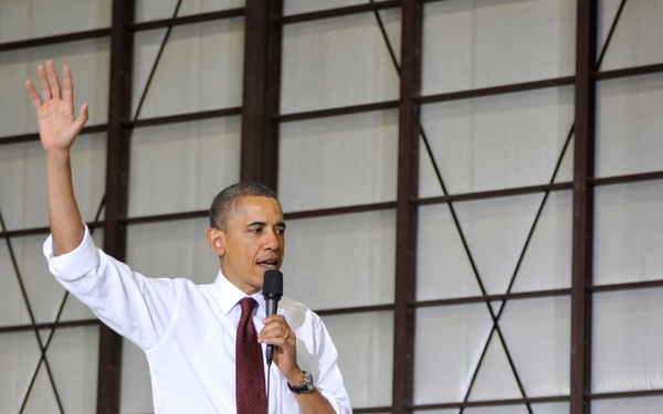 Obama makes surprise visit to Bagram Air Field