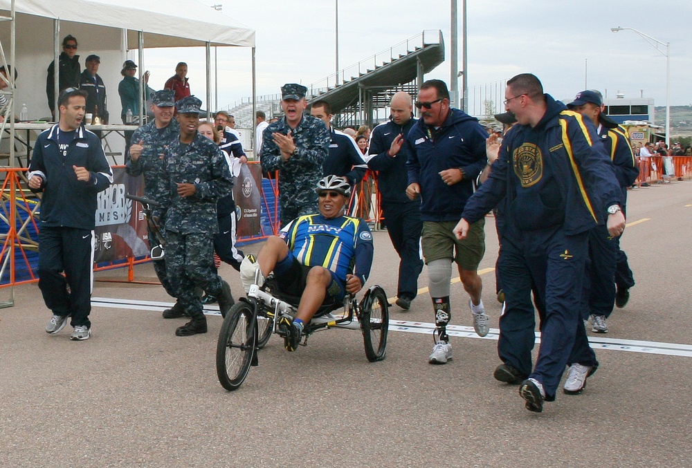 Wounded Warrior Shows Navy Fight Crossing the Finish