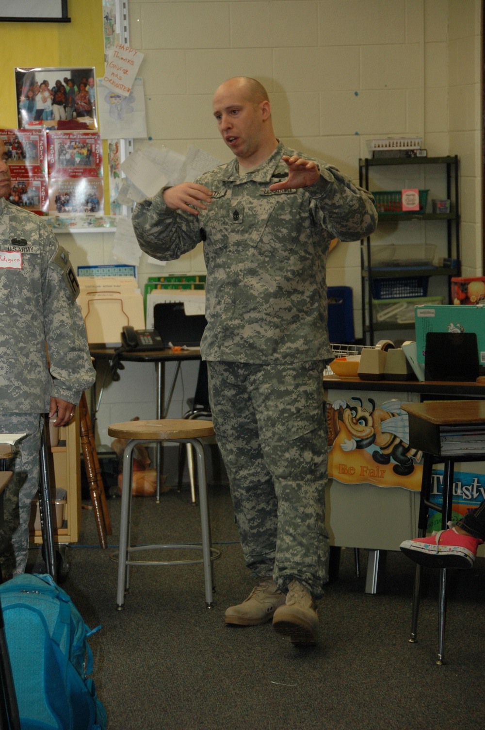 'Real' soldiers share their Army stories with elementary students