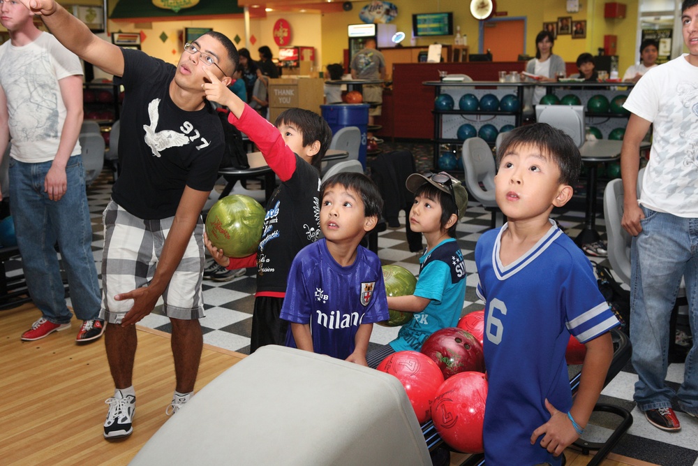 Marines host children, mothers during Golden Week