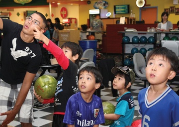 Marines host children, mothers during Golden Week
