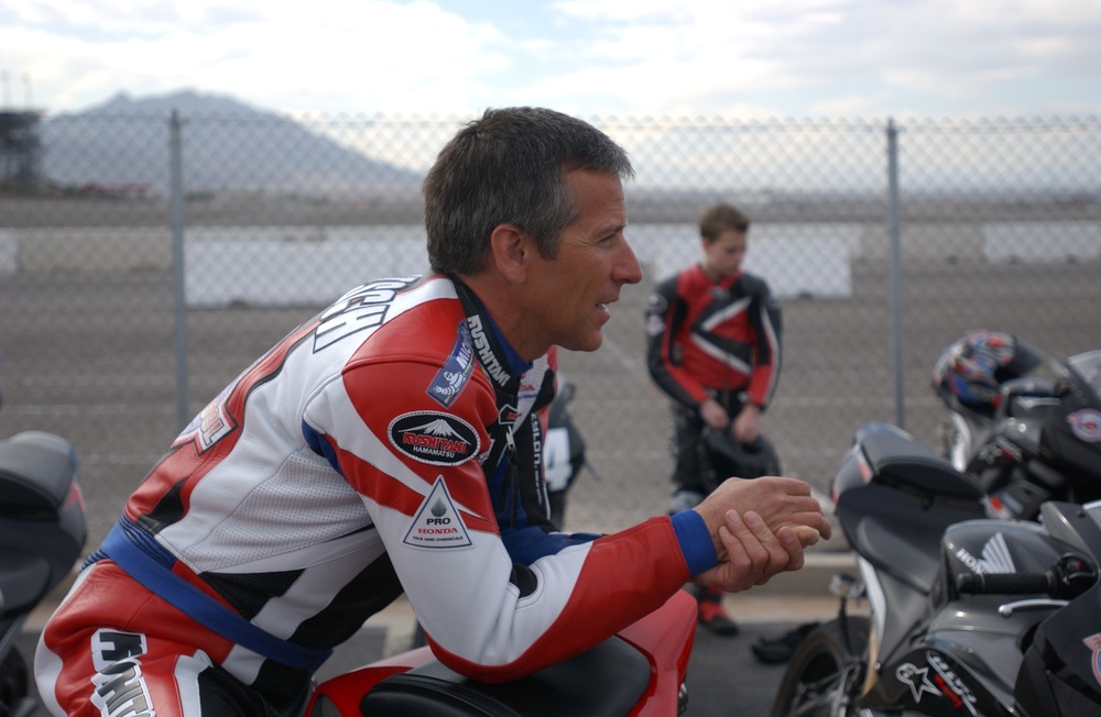 Nick Ienatsch talks with students at Freddie Spencer's Motorcycle School