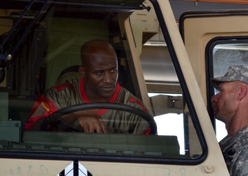 Super Bowl champ visits Fort Knox soldiers