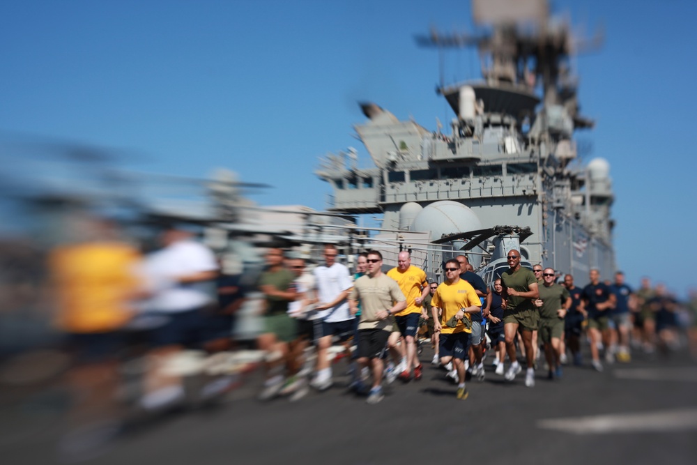 Marines, sailors run aboard USS Makin Island