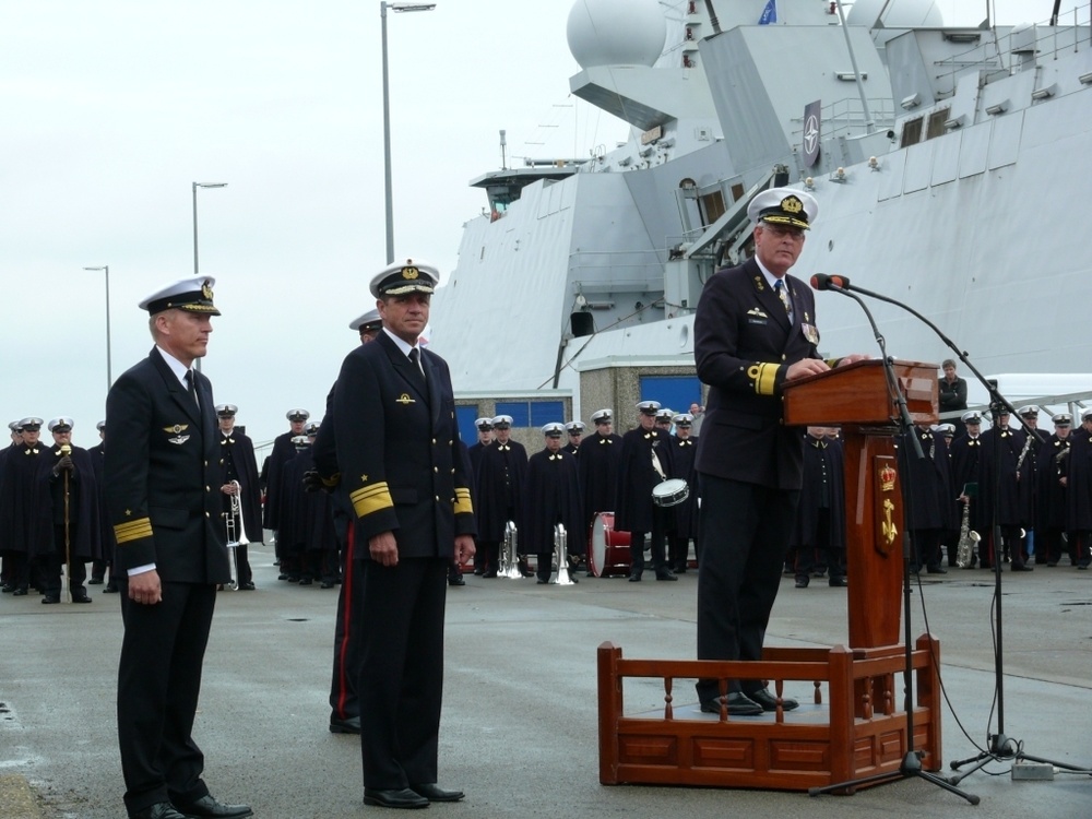 SNMG1 crews receive NATO OAE medal