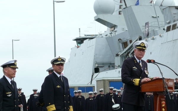 SNMG1 crews receive NATO OAE medal