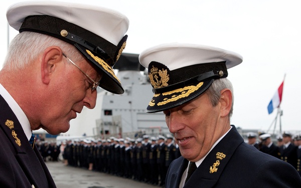 SNMG1 crews receive NATO OAE medal