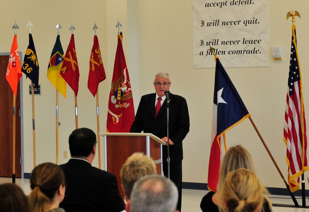 Rep. John R. Carter speaks to soldiers