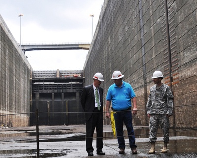 Alabama congressman gets full view of empty Wilson Lock