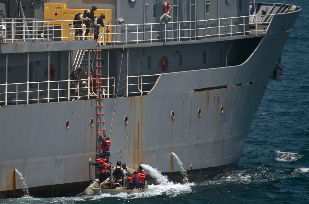 USS Jason Dunham boarding exercise