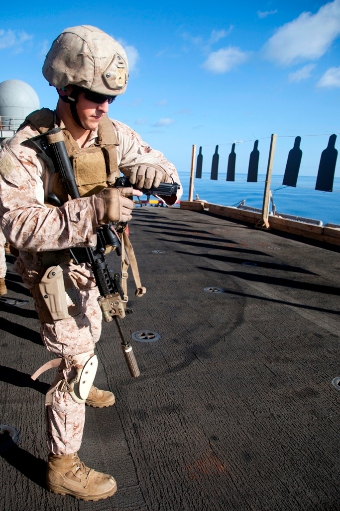 Recon conducts small-arms firing