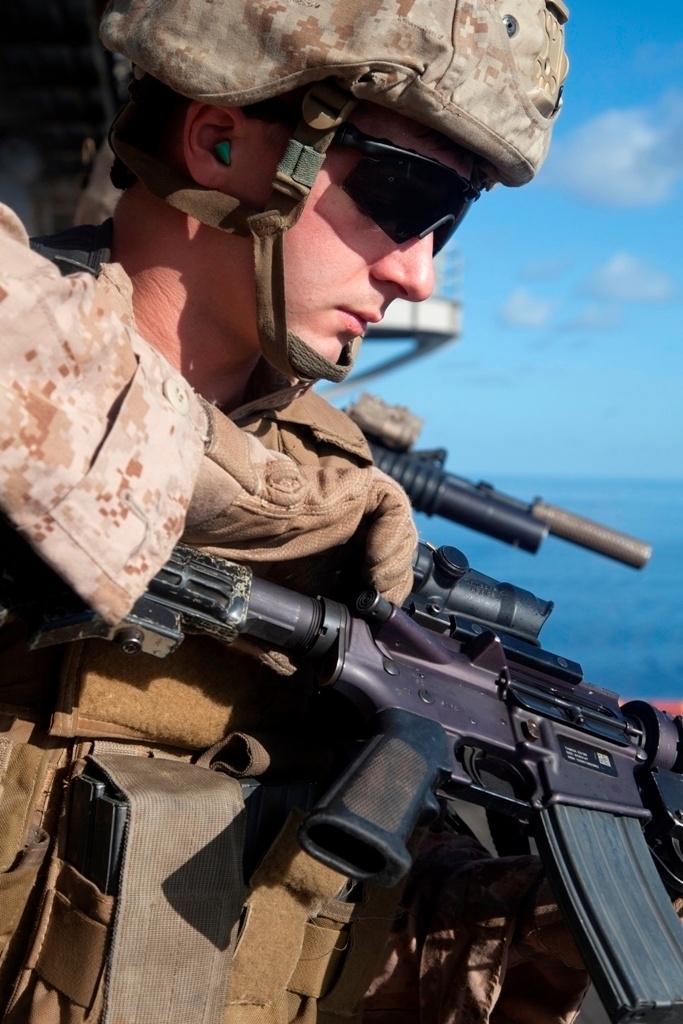 Recon conducts small-arms firing