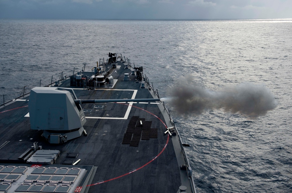 USS Jason Dunham live-fire exercise