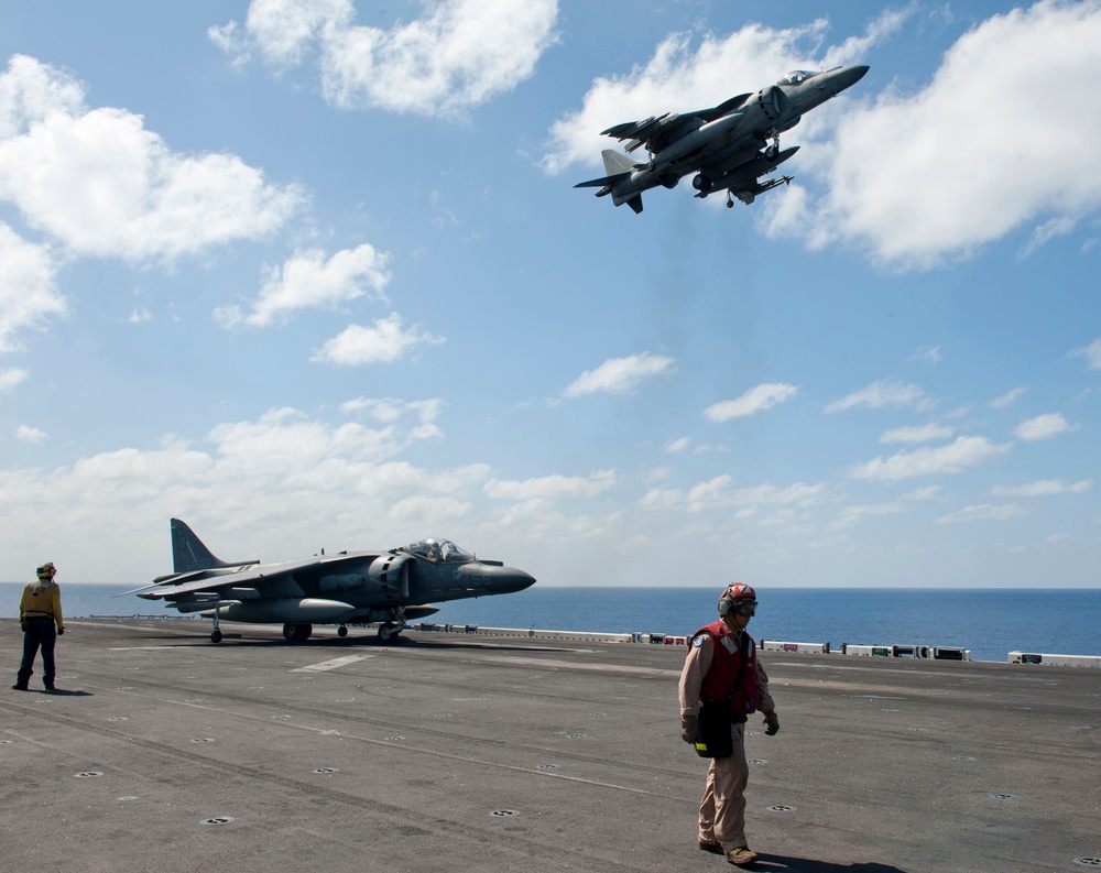 AV-8B Harrier lands aboard USS Makin Island