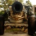 Paratroopers prepare howitzer for section certification