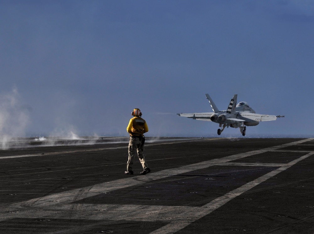 Flight operations aboard USS Carl Vinson