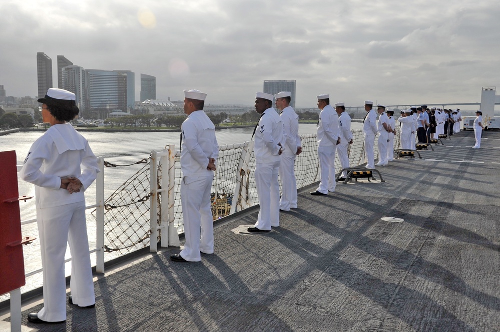 USNS Mercy leaves San Diego