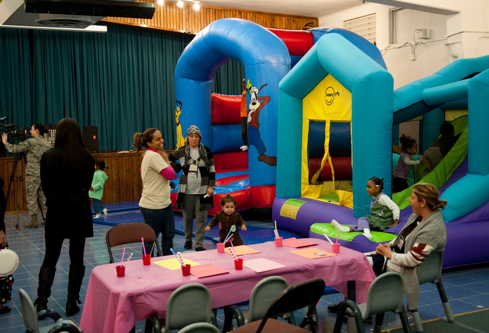 Community center hosts Valentine's Day workshop